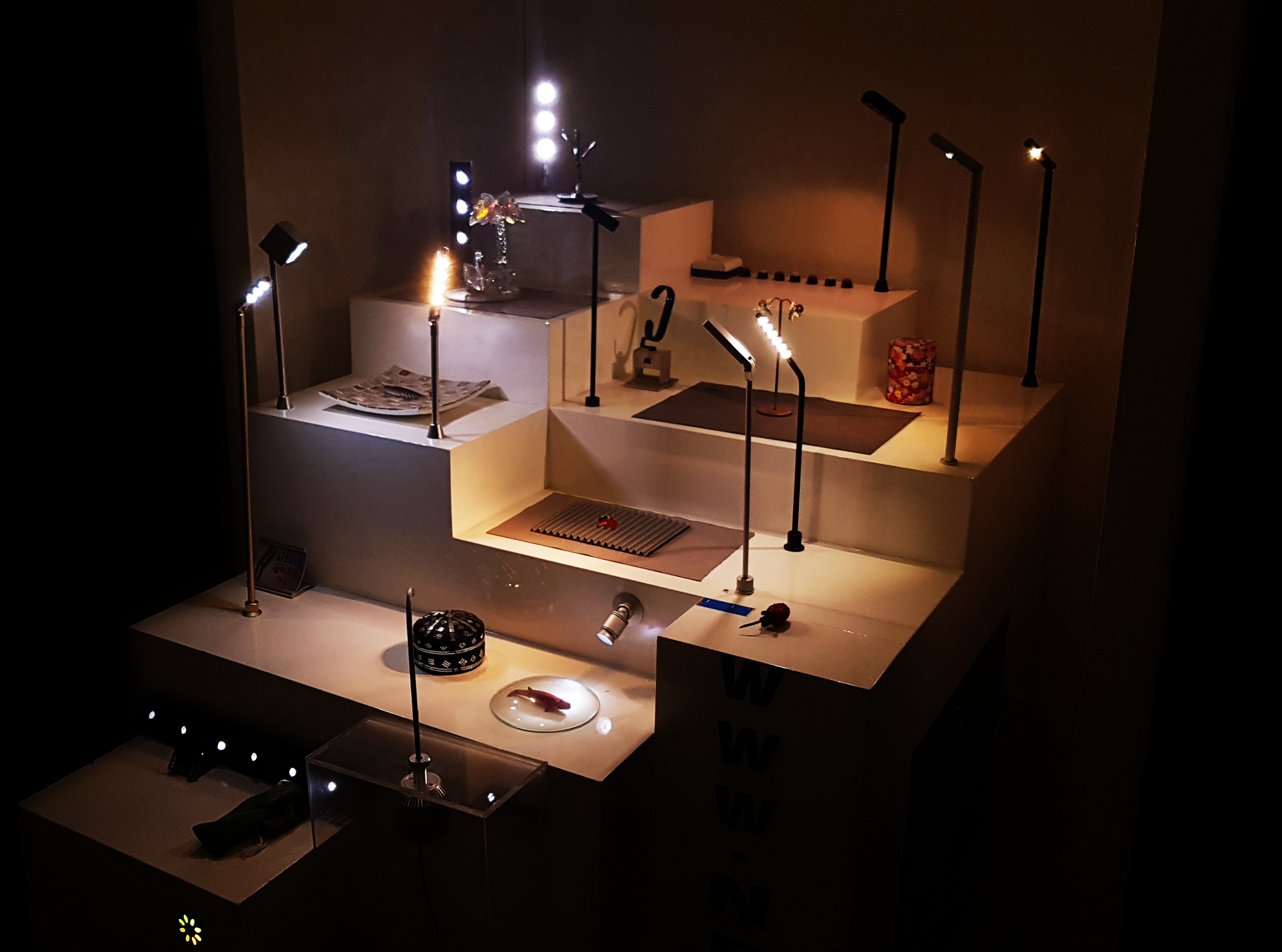 SHOWCASE LIGHTING